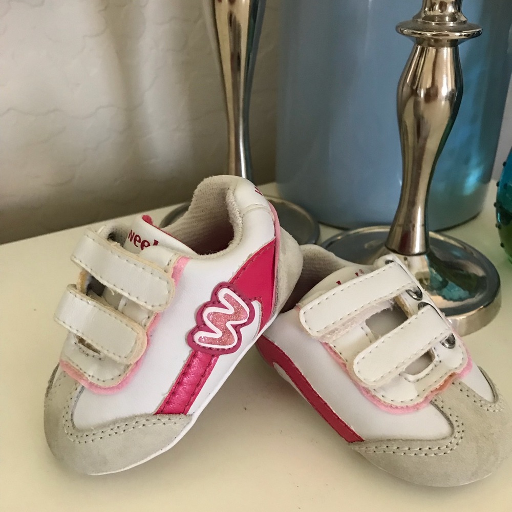 Weebok by Reebok: white and pink